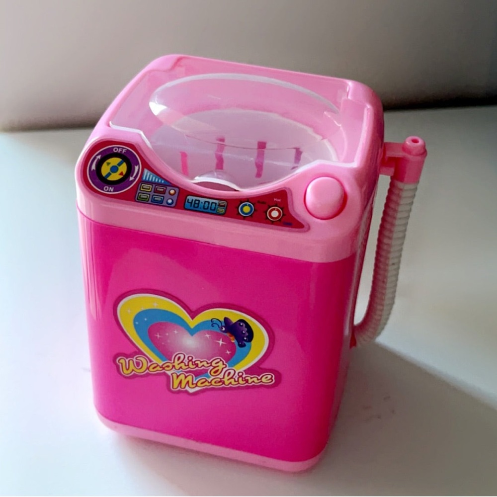 Mini Eyelash,brushes and eyelash washer.